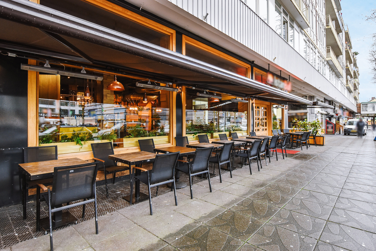 Restaurant outdoor dining